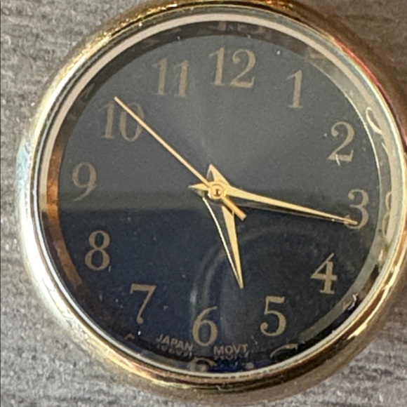 Gold tone Chain Necklace with Watch Pendant preloved - Picture 2 of 5